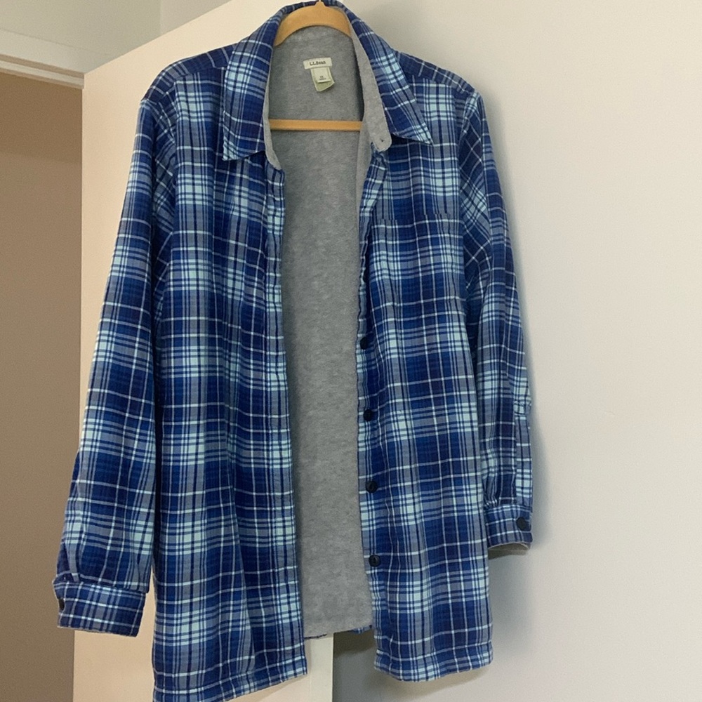 That’s a beautiful blue and white shirt very nice for day by day wear.
